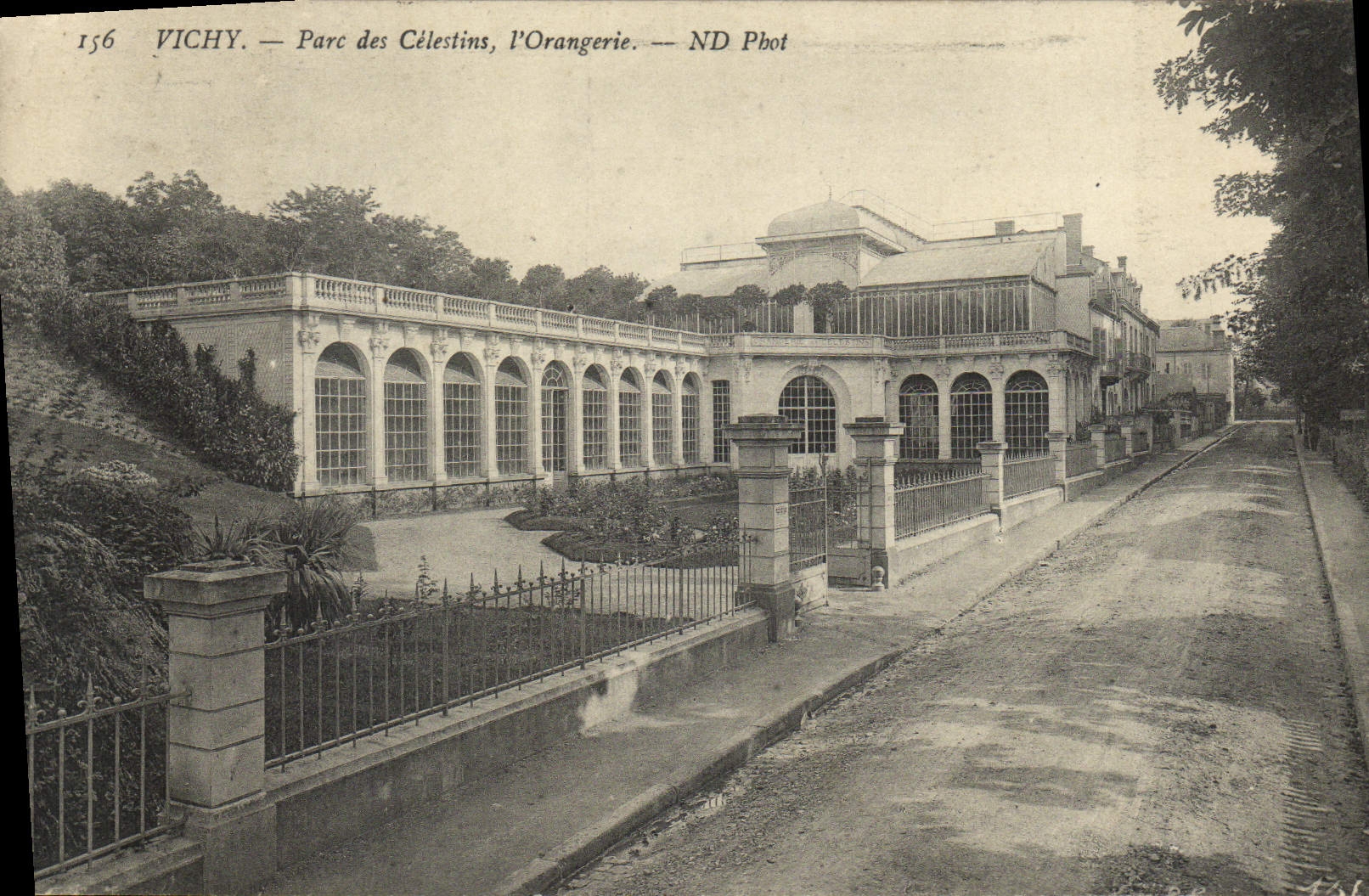 CPA Vichy Parc des Celestins l'orangerie