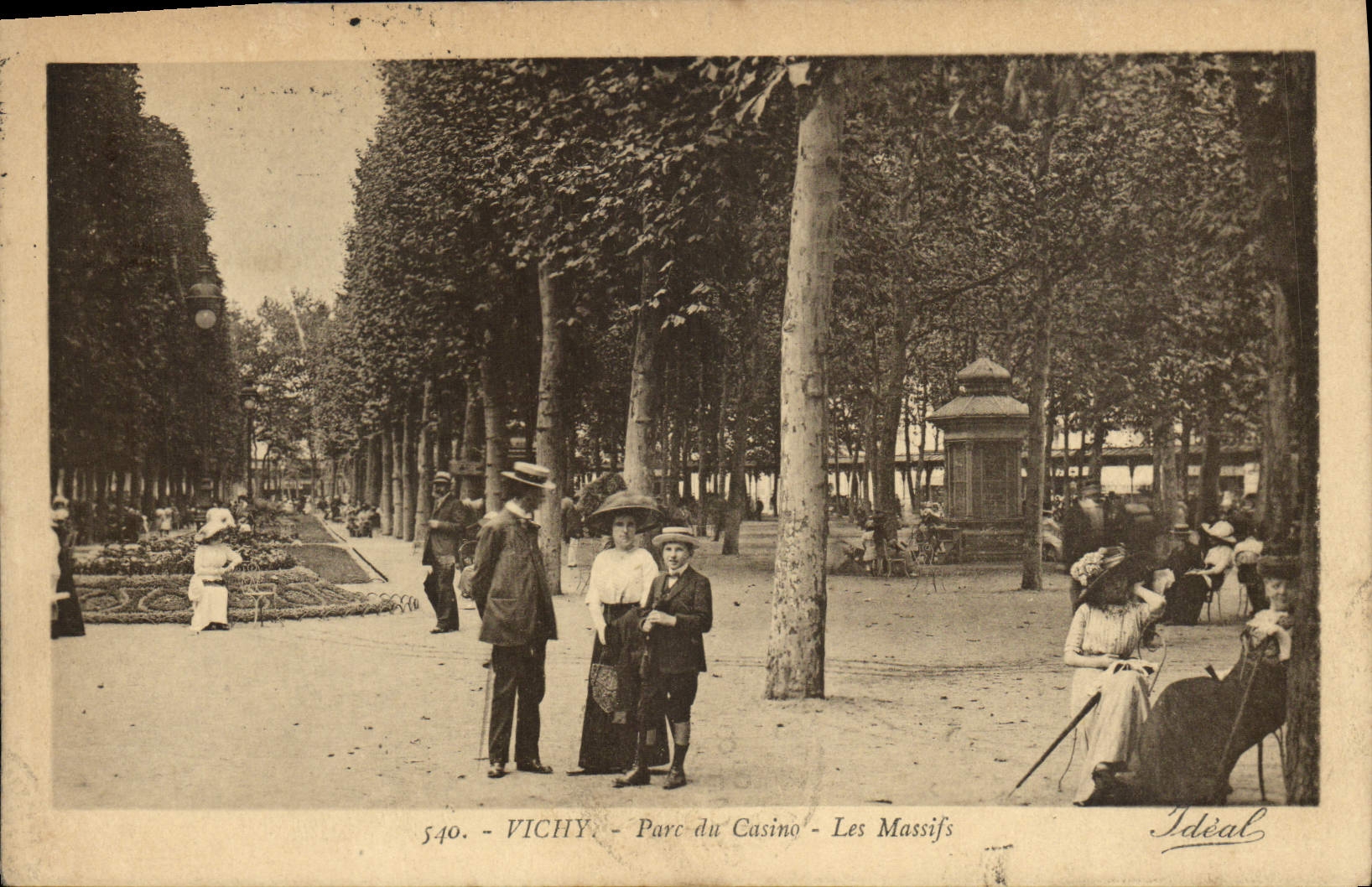 CPA Vichy Parc Du Casino Les Massifs