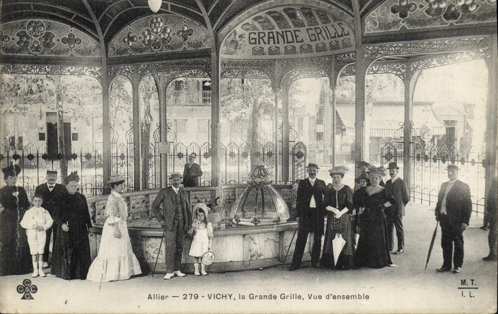 CPA Vichy La Grande Grille Vue d'Ensemble