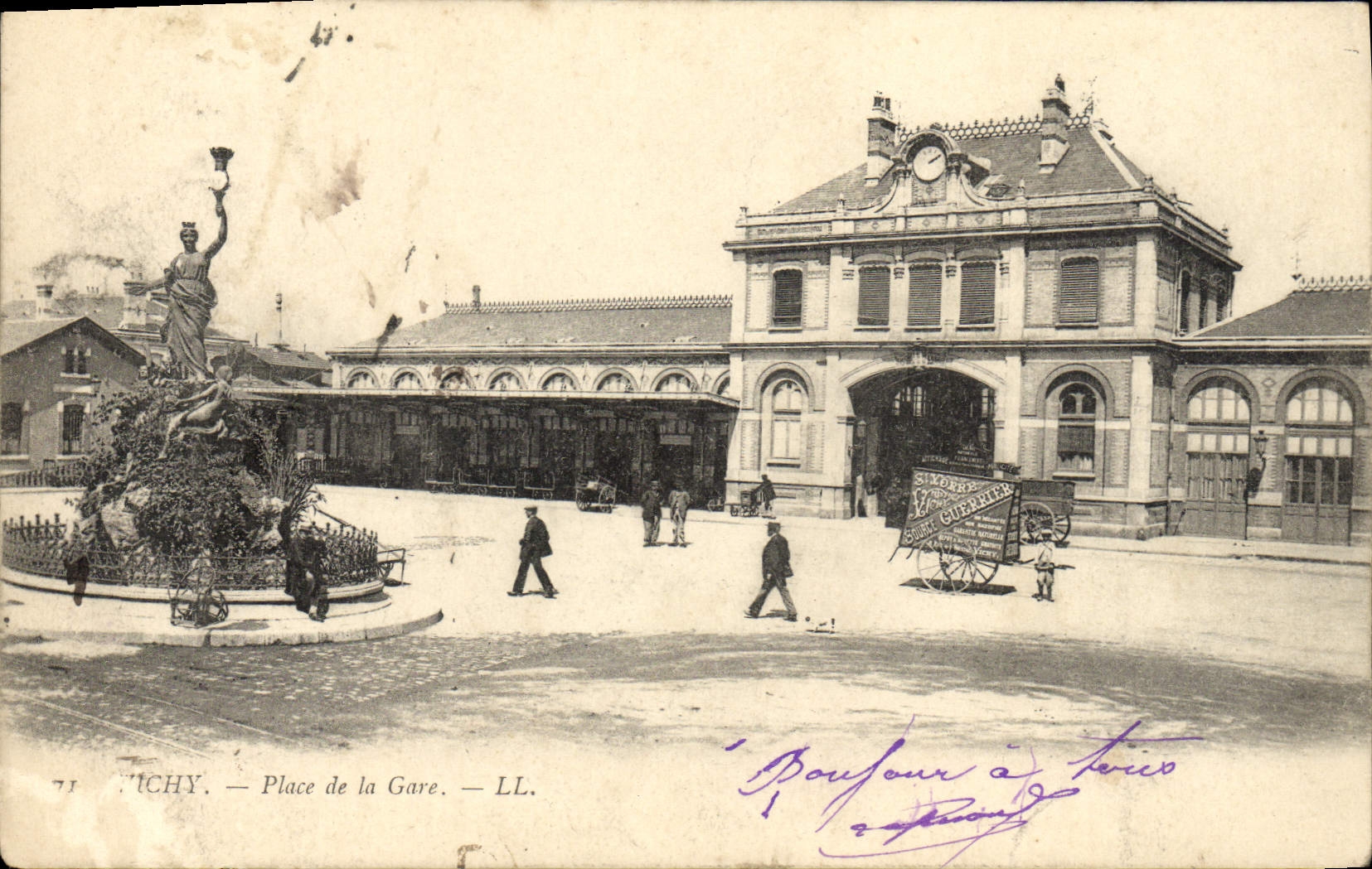 CPA Vichy Place De La Gare
