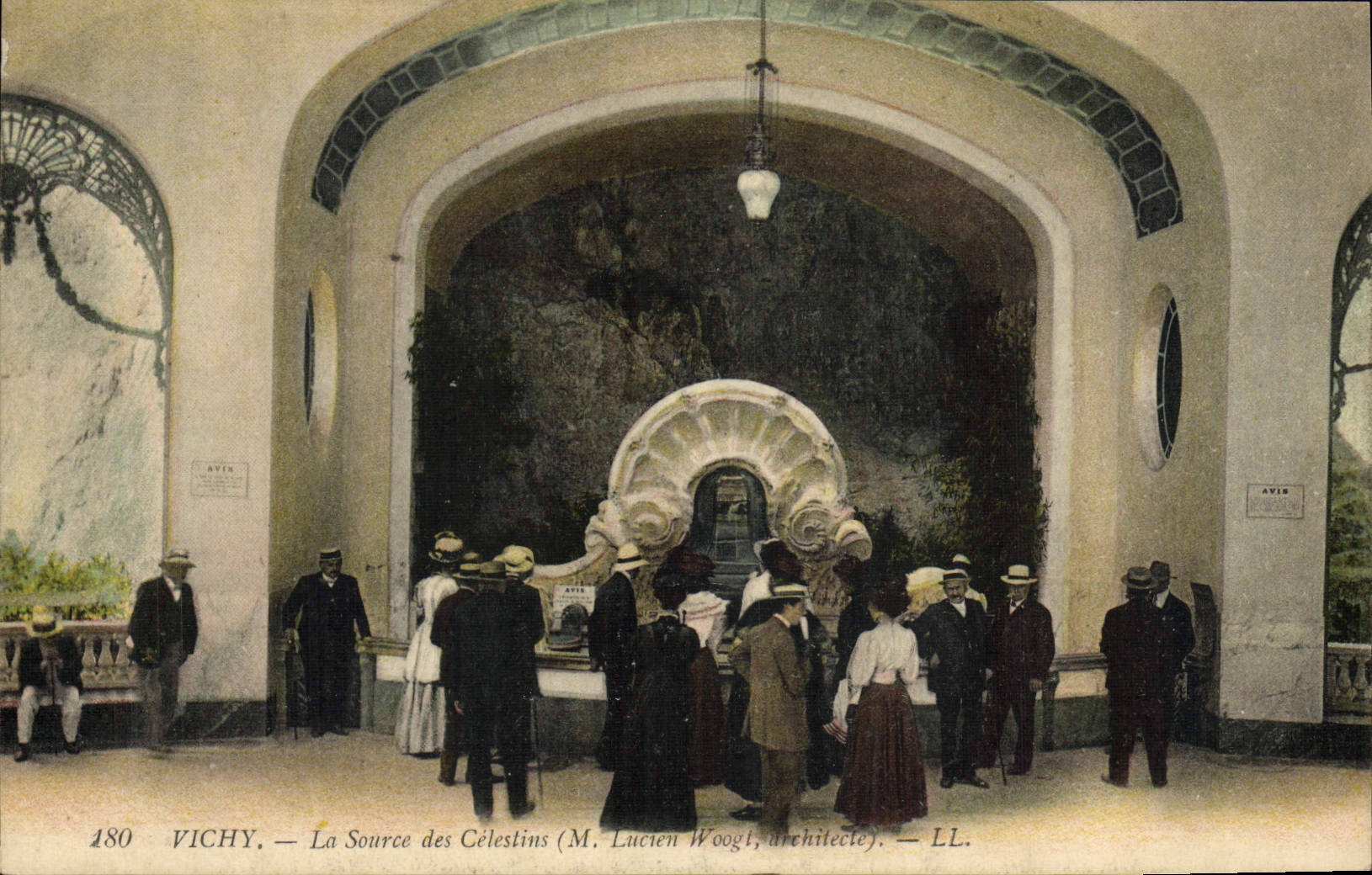 CPA Vichy La source des celestins