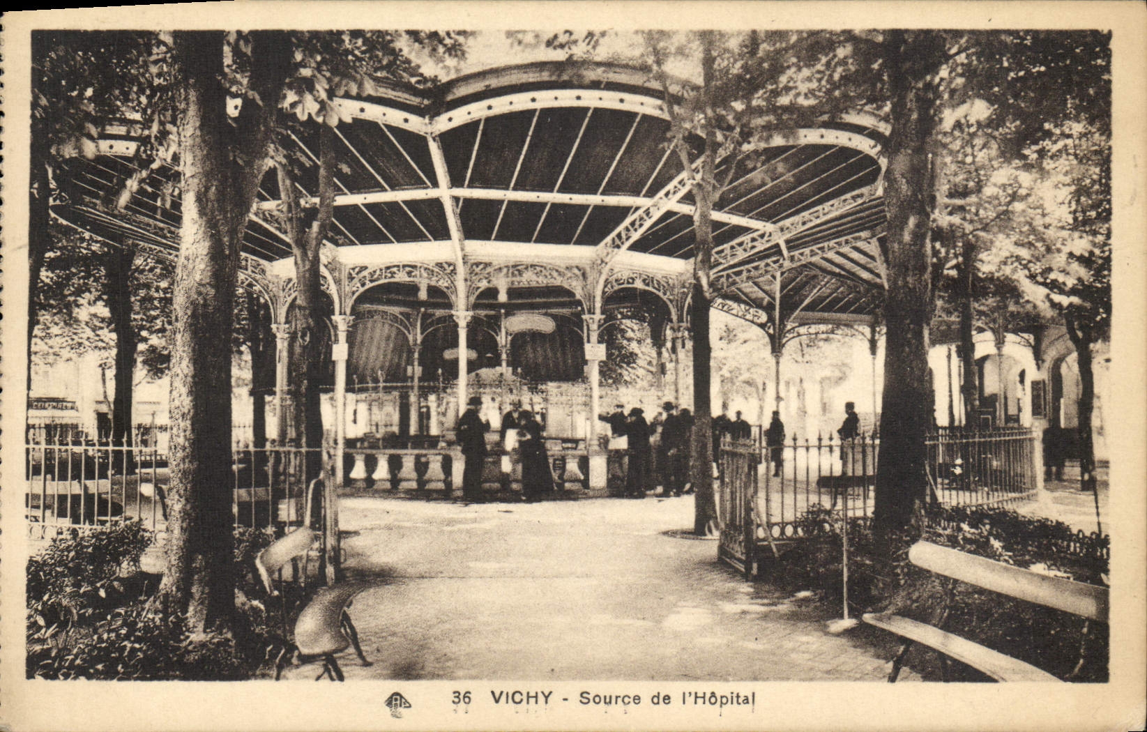 CPA Vichy Source de l'hopital