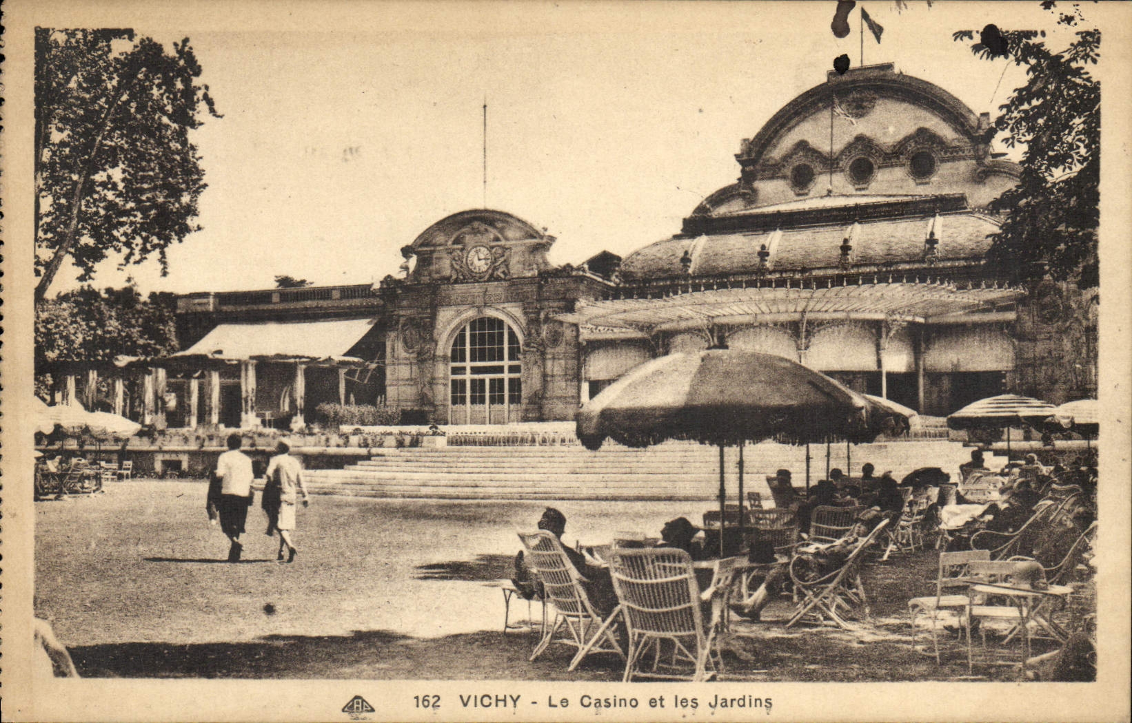 CPA Vichy Le Casino et les Jardins