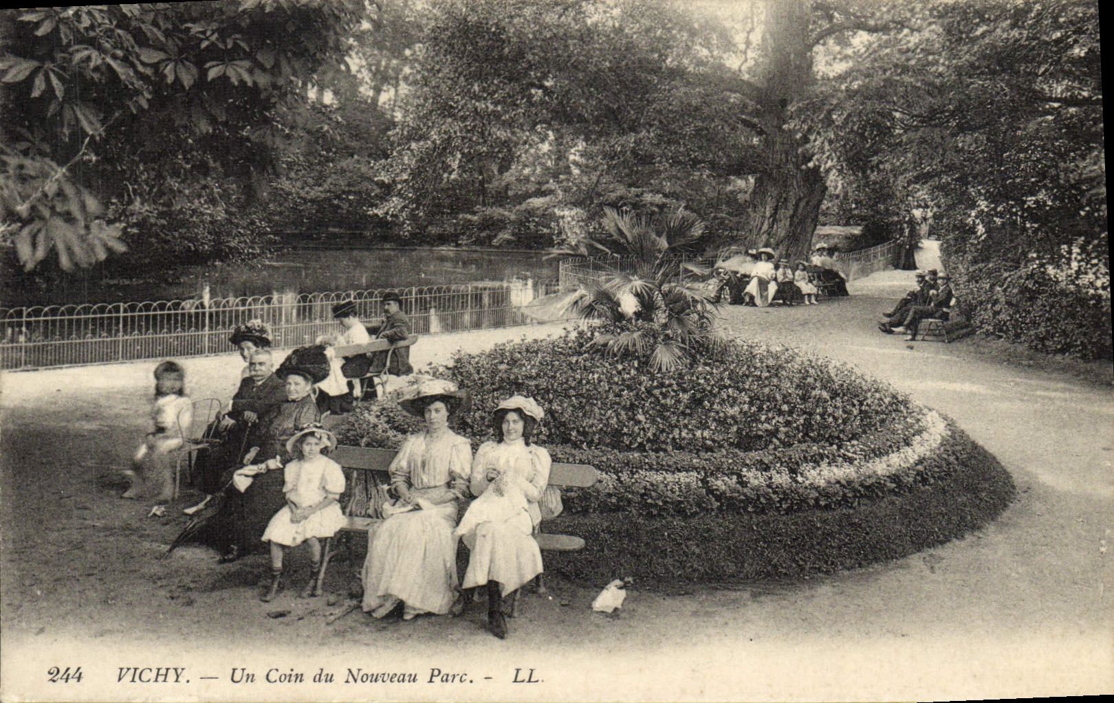 CPA Vichy Un Coin Du Nouveau Parc