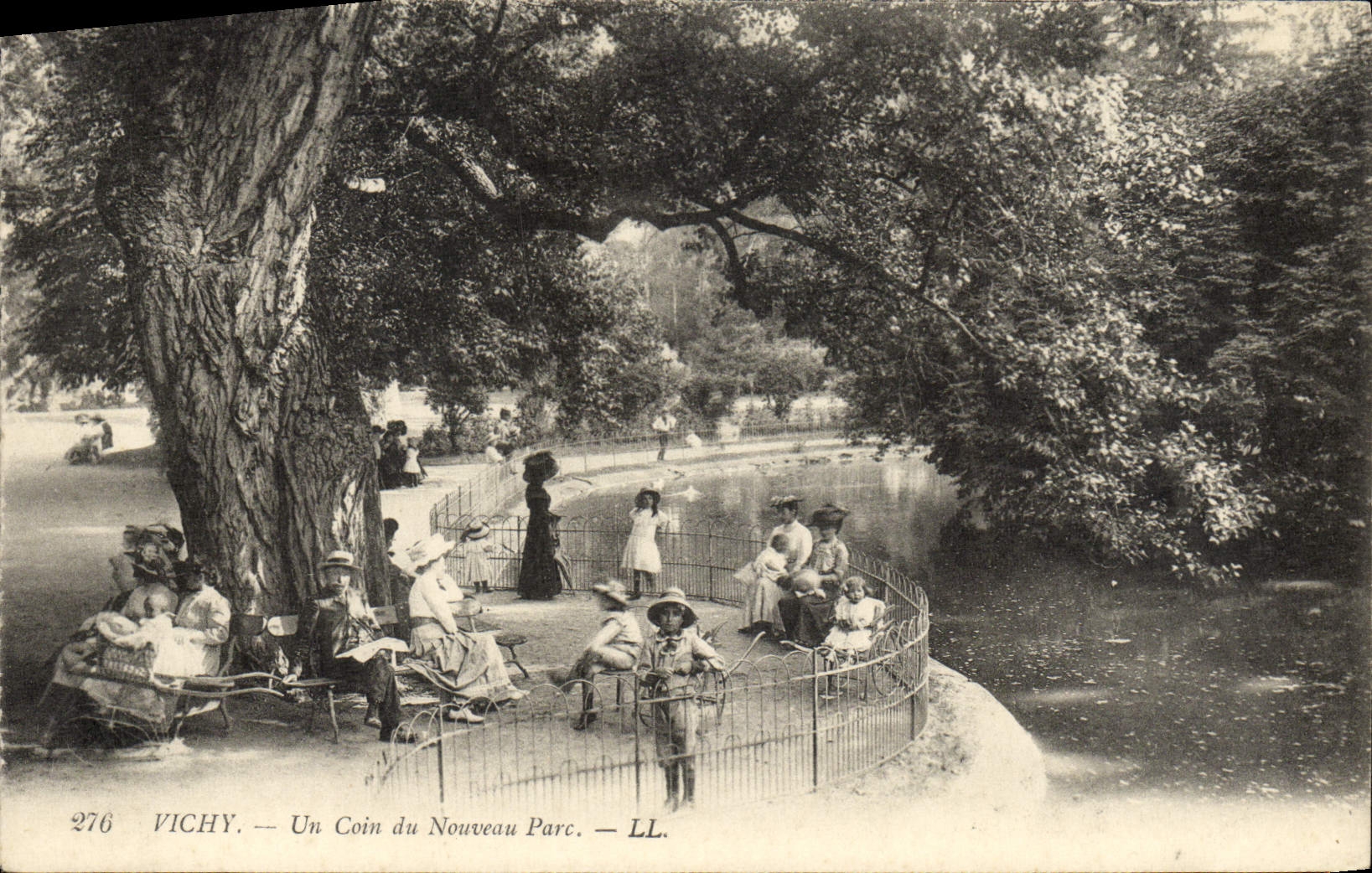 CPA Vichy Un Coin Du Nouveau Parc