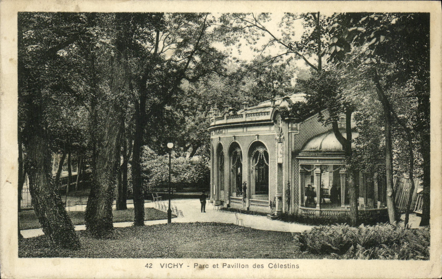 VINTAGE POSTCARD Vichy Park And House Of Celestins