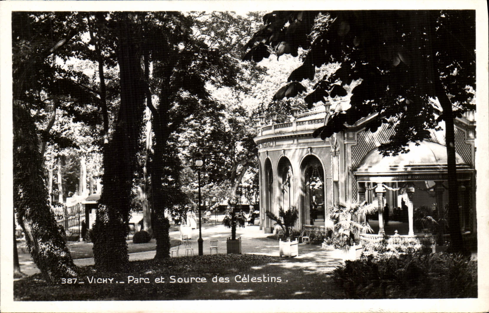 CPA Vichy Parc Et Source Des Celestins