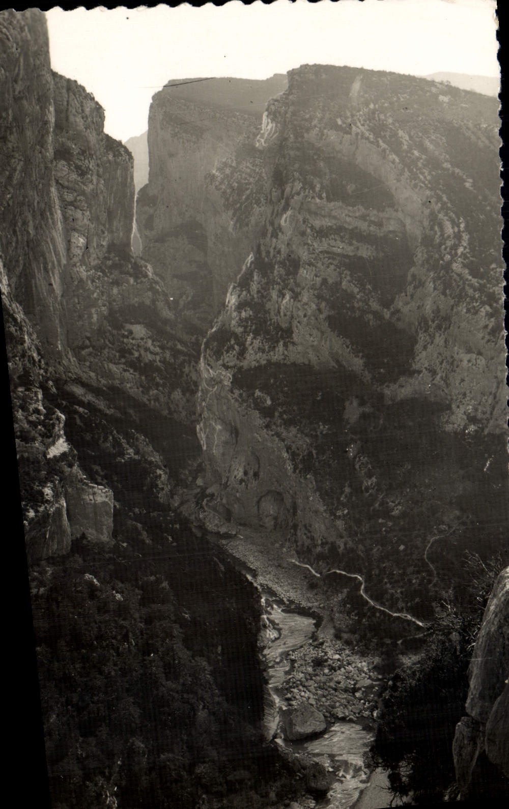 MODERN CARD Moustiers co. Marie Gorges of the Verdon