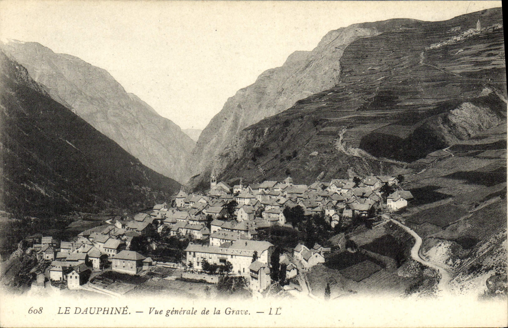 CPA Le Dauphine Vue Generale De La Grave