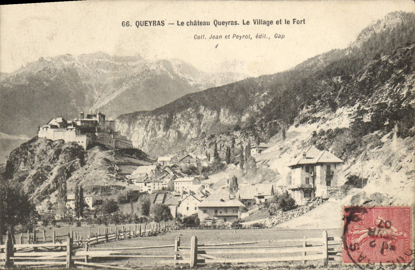 CPA Queyras Le Chateau Queyras Le Village et le fort