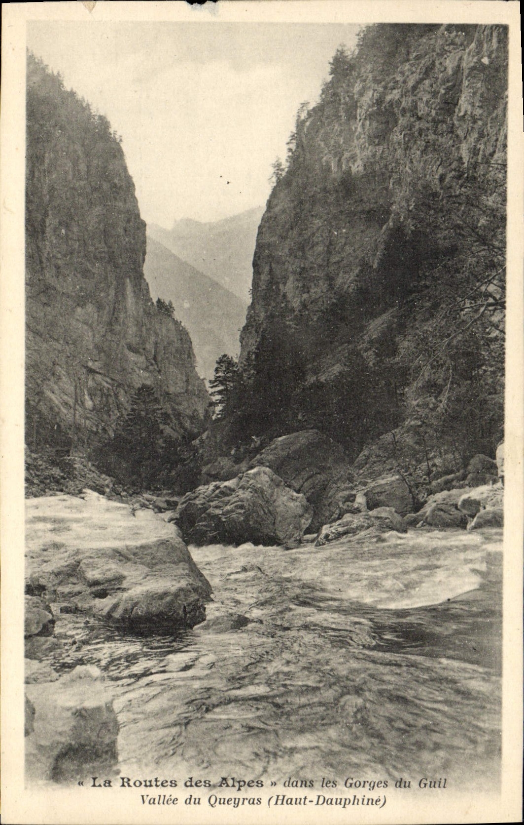 CPA Dans Les Gorges Du Guil Vallee Du Queyras