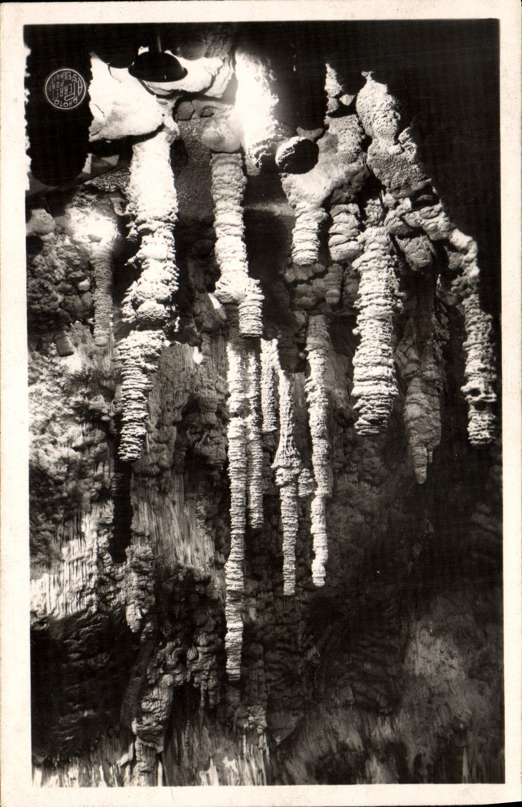VINTAGE POSTCARD Swallow-hole D' Orgnac Stalagmites western deviees Left the higher room
