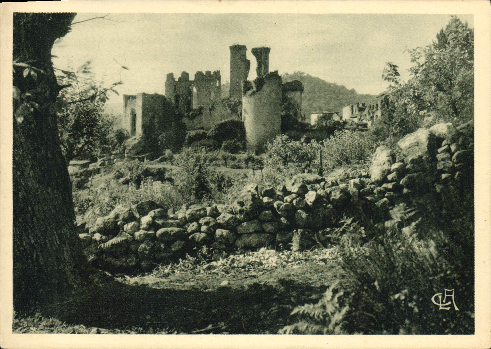 VINTAGE POSTCARD Castle Of Boulogne Around the Collar Of Escrinet