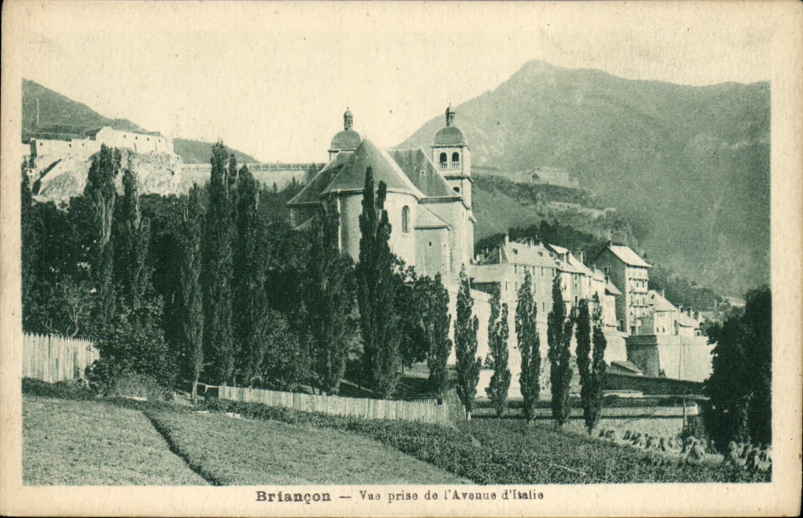 POSTAL Briançon de la VENDIMIA vista de la avenida de Italia