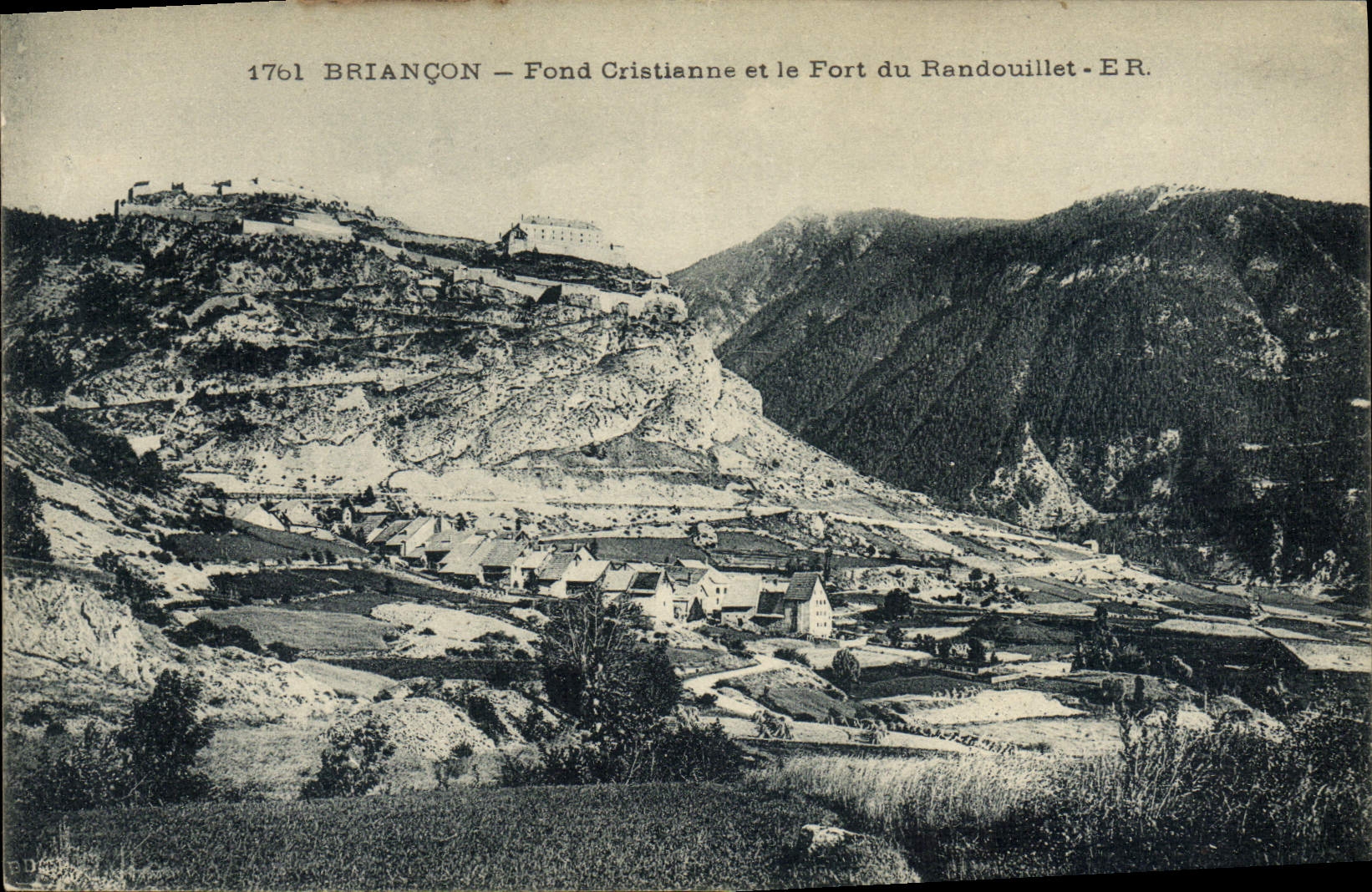 Fondo Cristianne de Briançon de la POSTAL de la VENDIMIA y la fortaleza de Randouillet