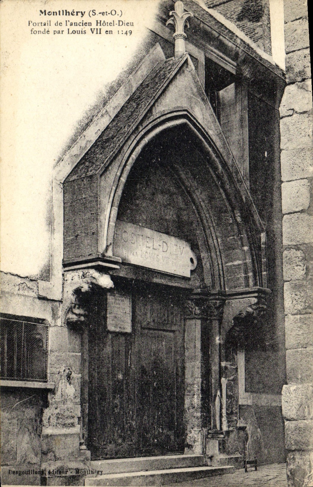 VINTAGE POSTCARD Montlhery Portaill Of the Old Hotel god founds by Louis VII