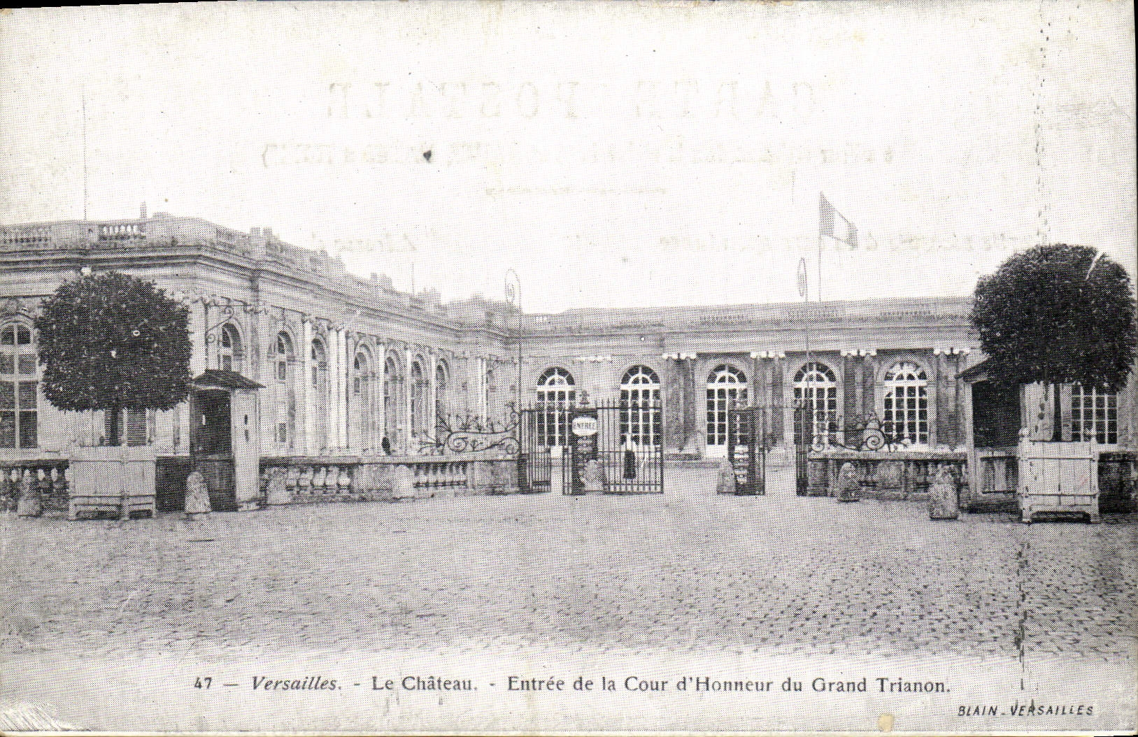 VINTAGE POSTCARD Versailles the Castle entered of the Main courtyard Of Large Trianon