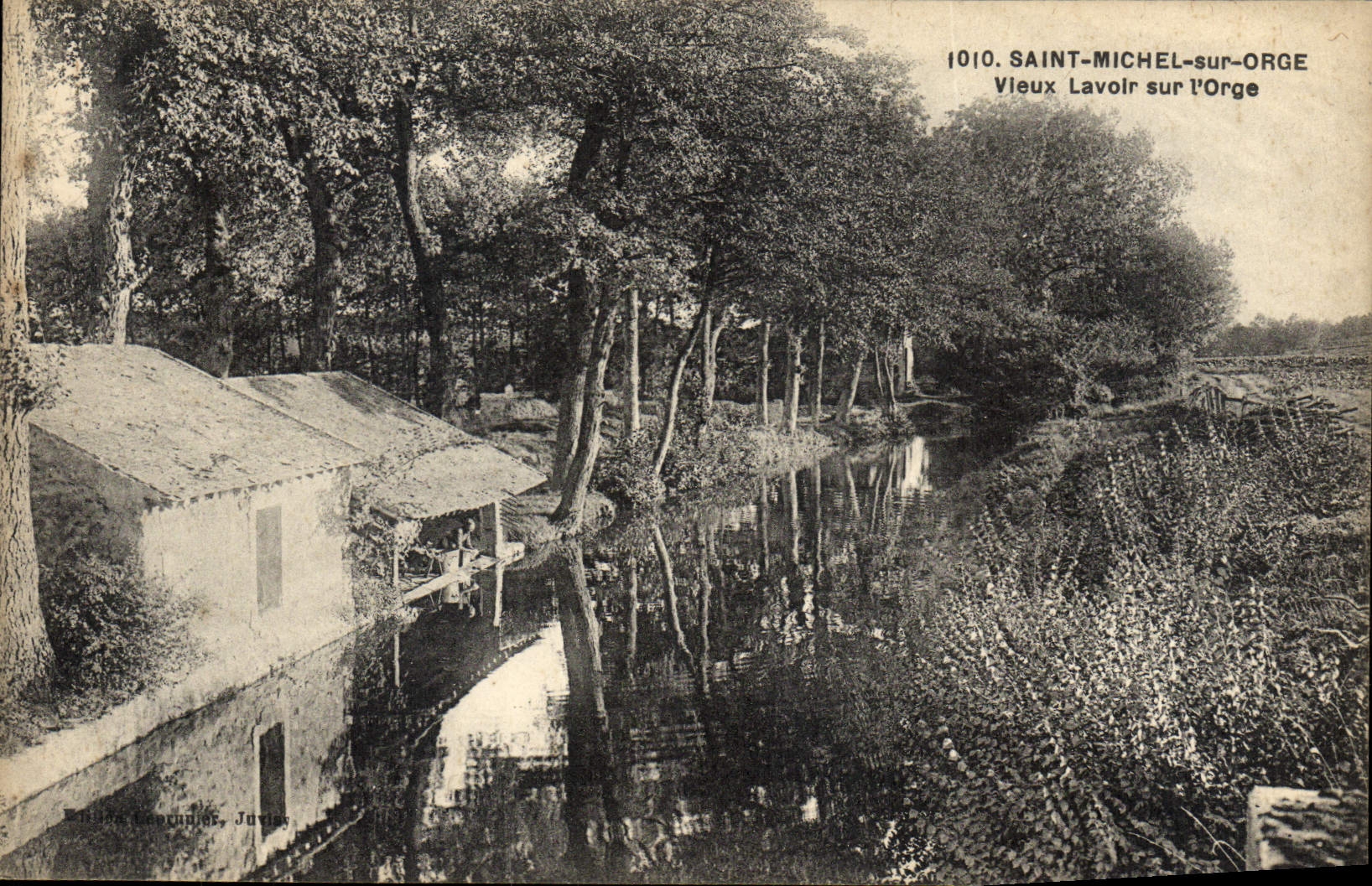 VINTAGE POSTCARD Saint Michel On Barley Old man Laundrette On the Barley