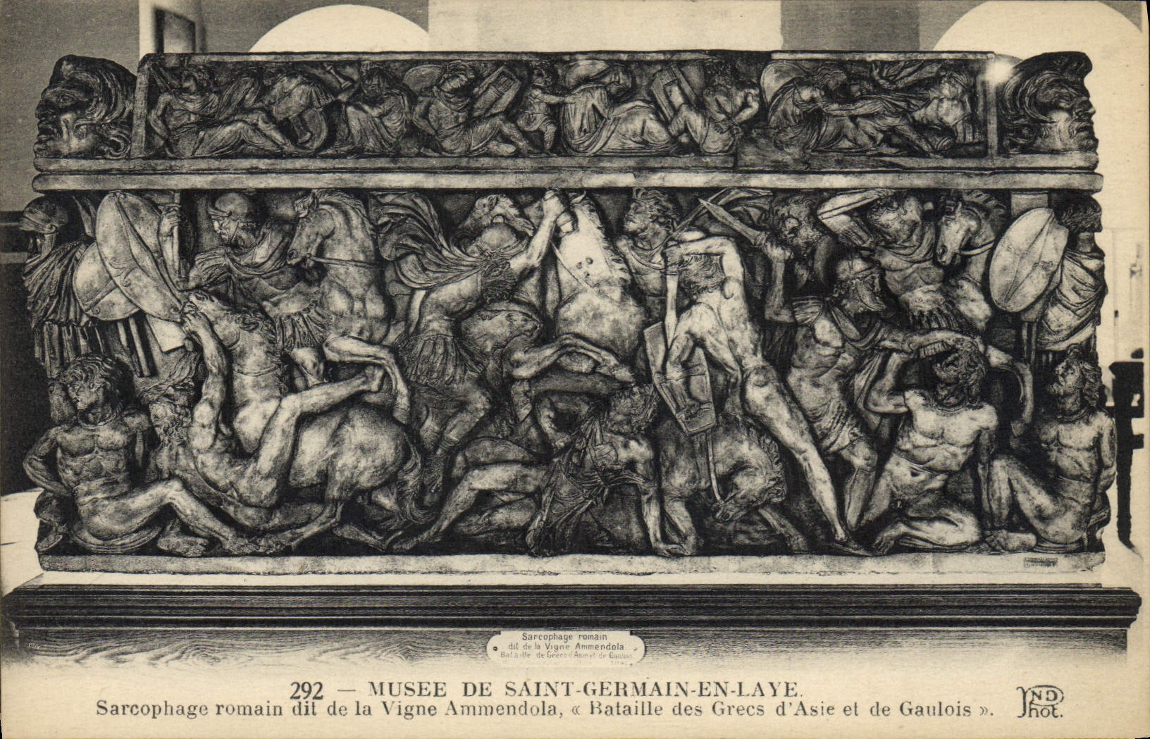 CPA Musee de Saint Germain en Laye sarcophage romain dit de la Vigne Ammendola Bataille des grecs d'Asie et de Gaulois