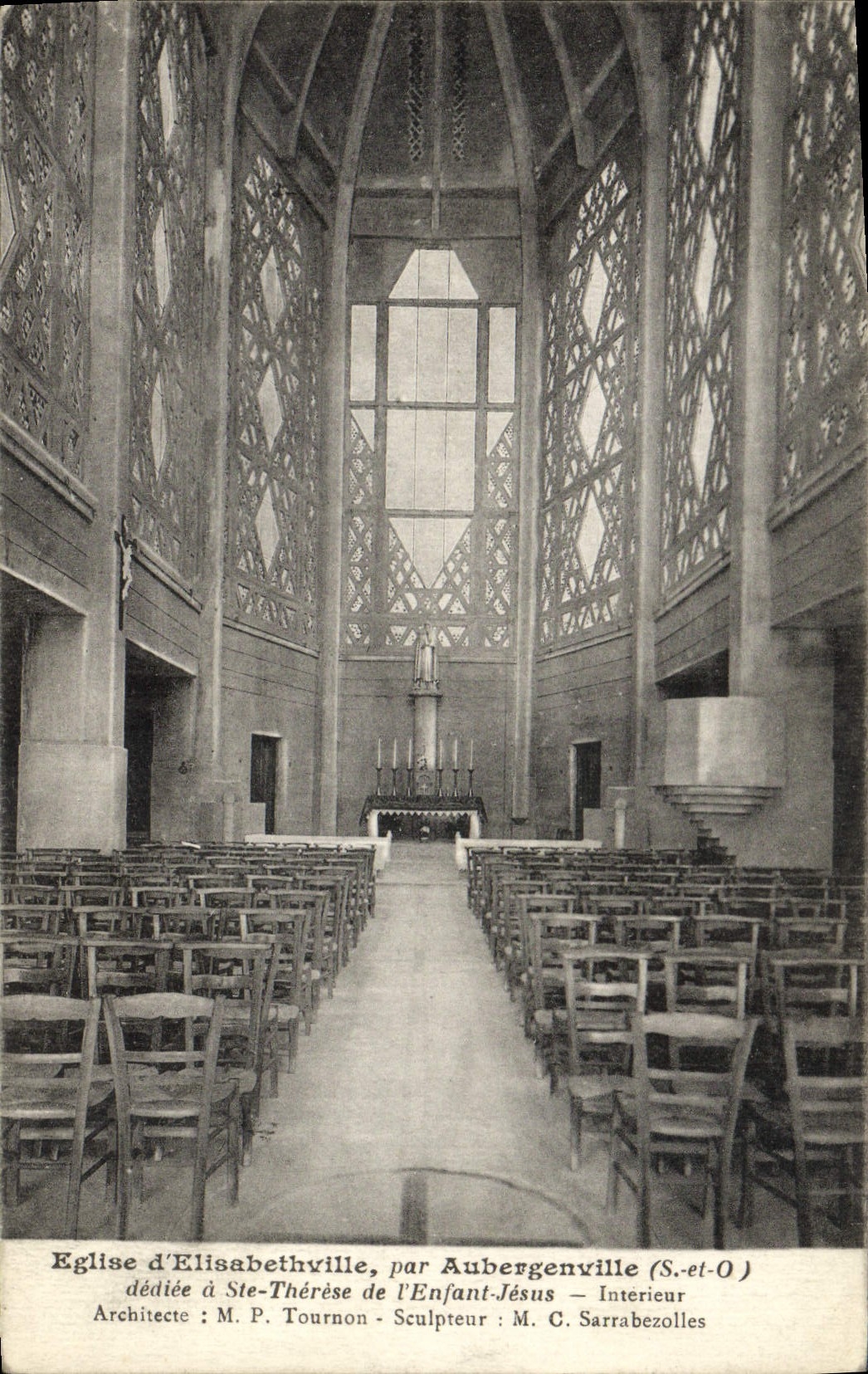 CPA Eglise d'Elisabethville par Aubergenville Ste Therese de l'enfant Jesus Interieur
