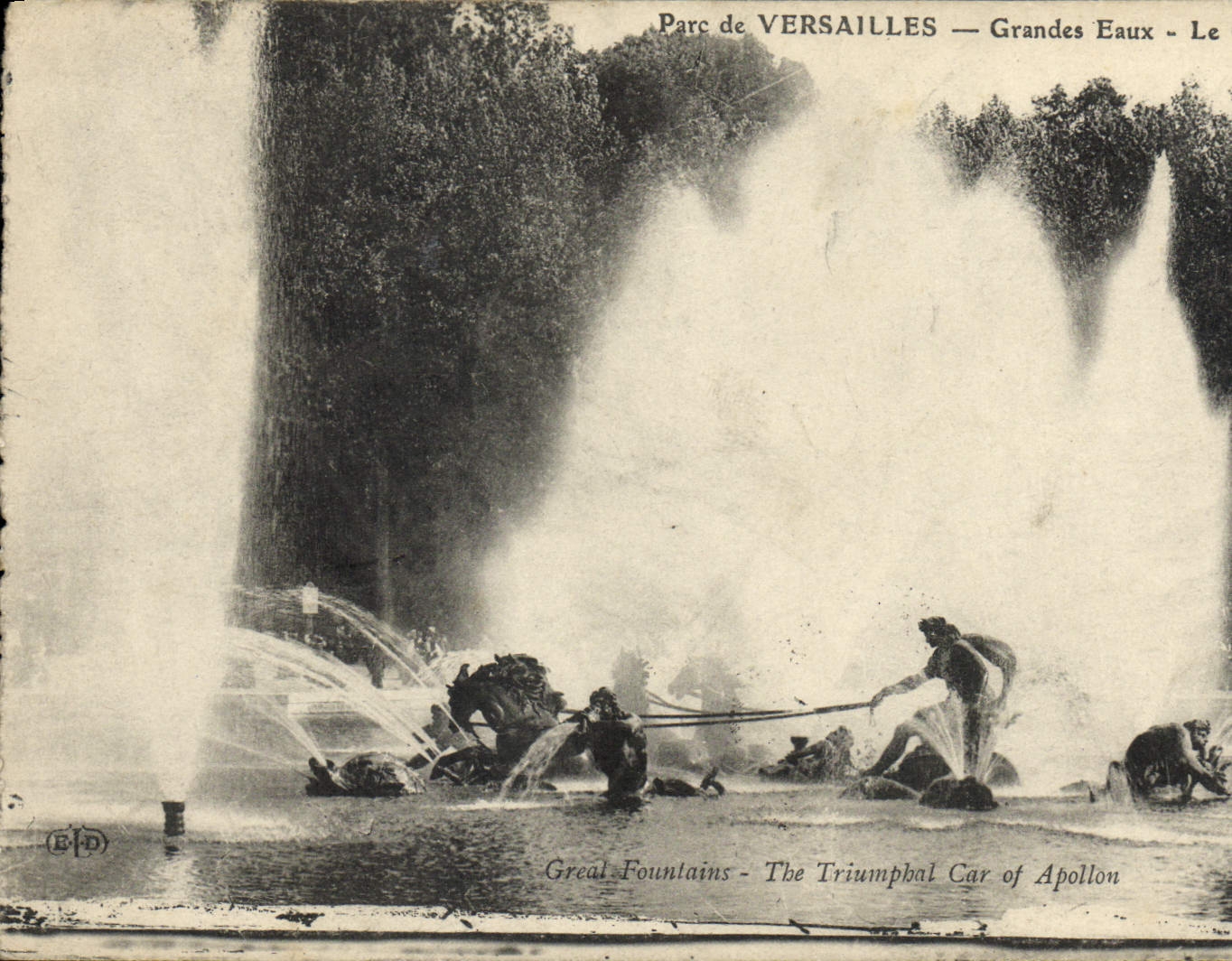 VINTAGE POSTCARD Park of Versailles Large Water the tank of Apollo