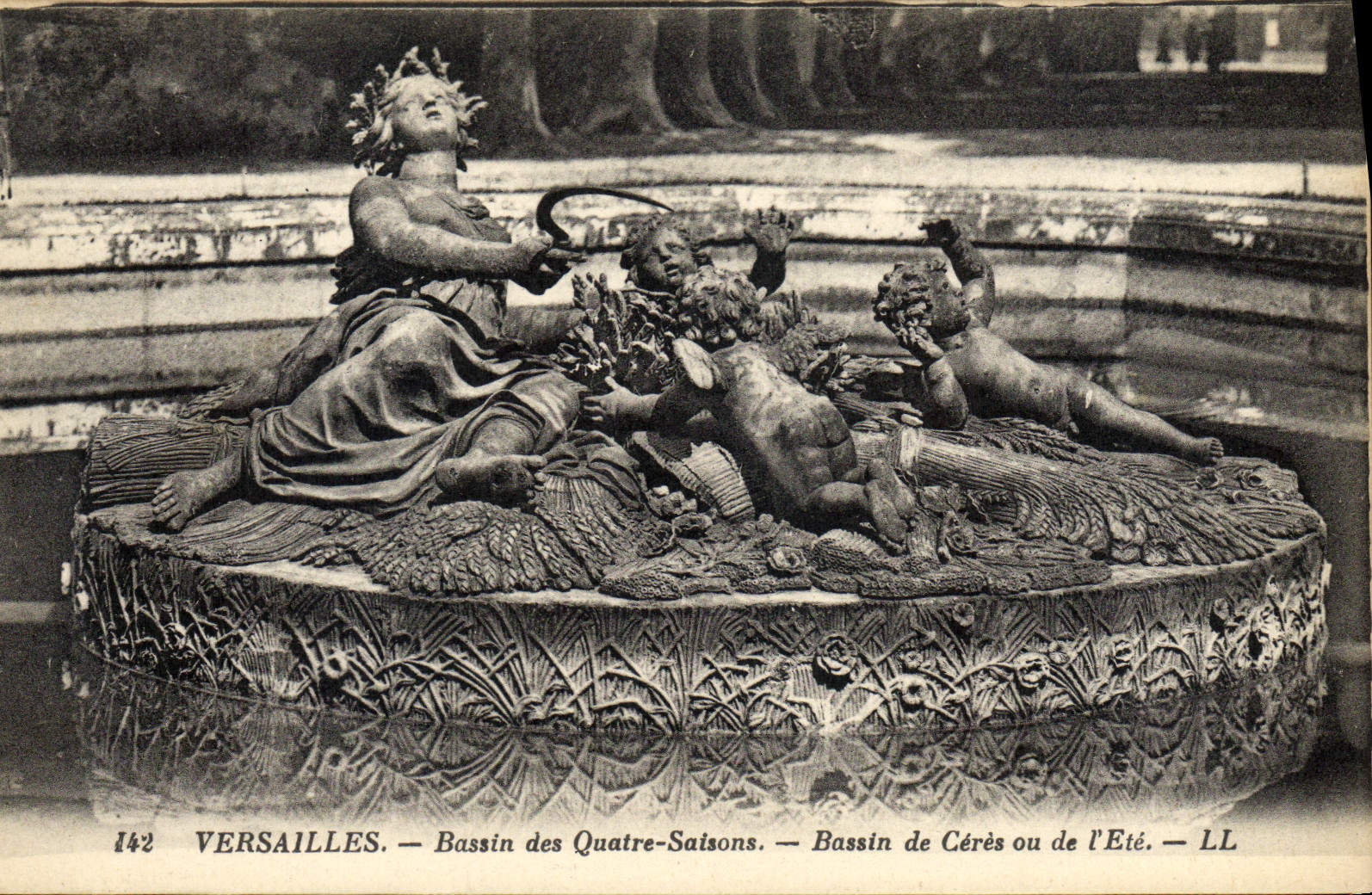 VINTAGE POSTCARD Versailles Basin the four season old Basin of Ceres or summer