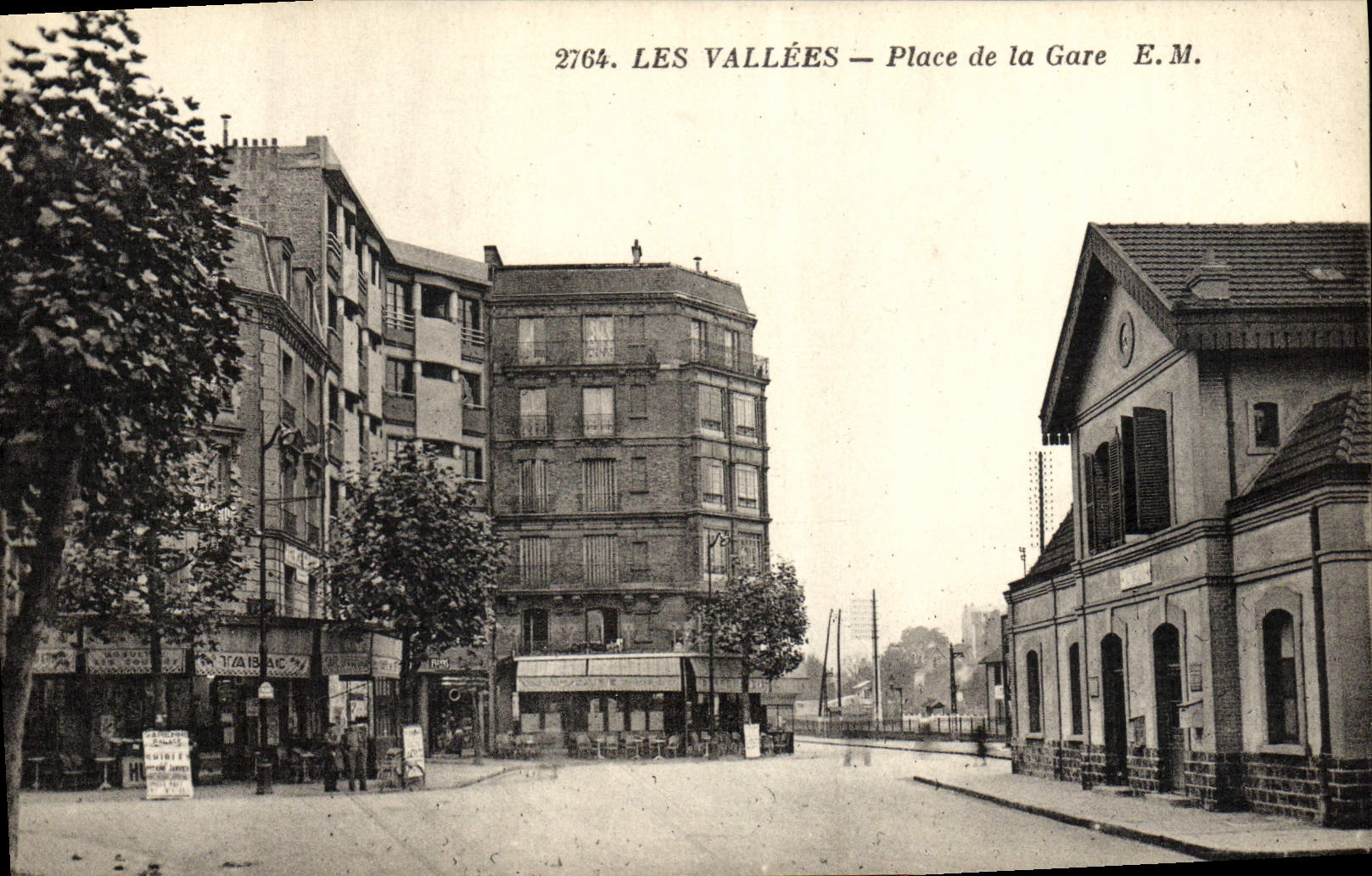 CPA Les Vallees Place de la Gare