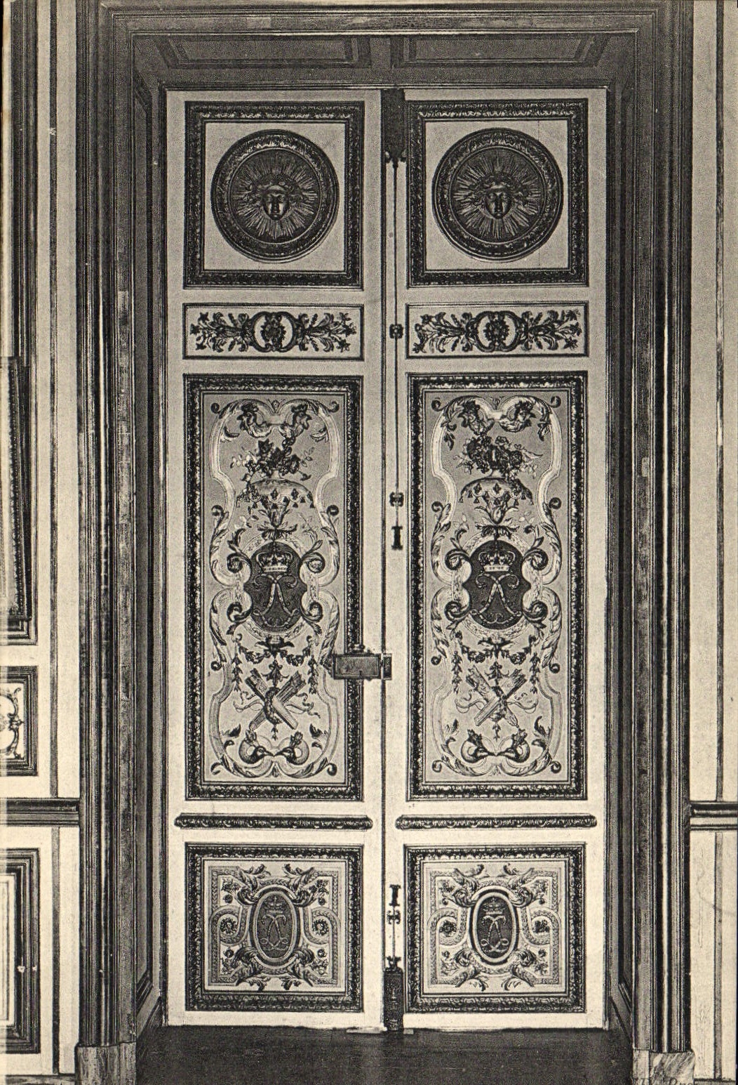 VINTAGE POSTCARD Palate of Versailles Apartment of Louis XVI