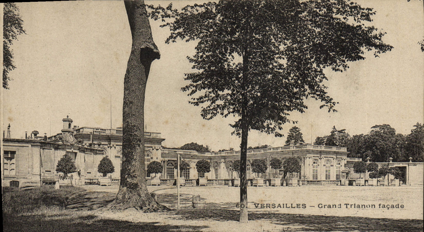 VINTAGE POSTCARD Versailles Large Trianon Frontage
