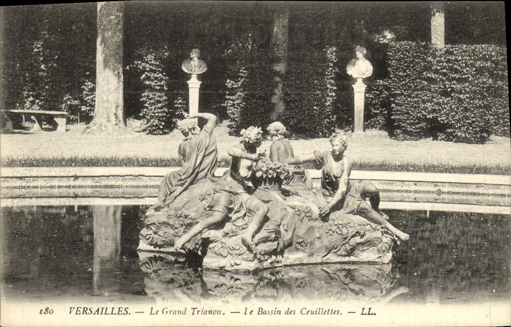 VINTAGE POSTCARD Versailles Large Trianon the Basin of Ceuillettes