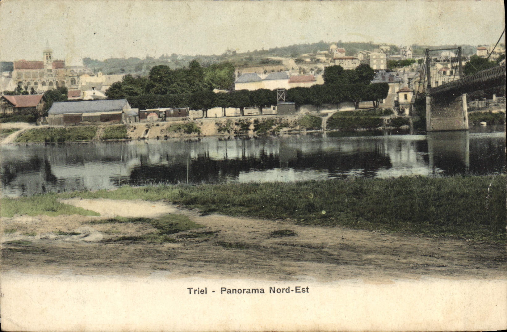 El panorama norteño de Triel de la POSTAL de la VENDIMIA es