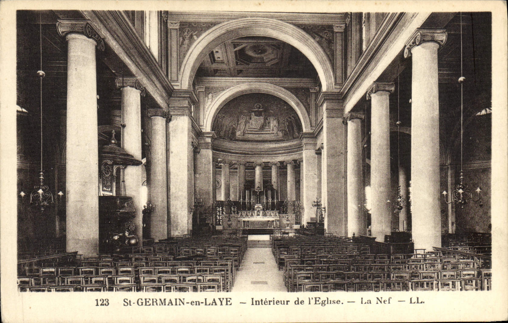 CPA St Germain en Laye Interieur de l'Eglise