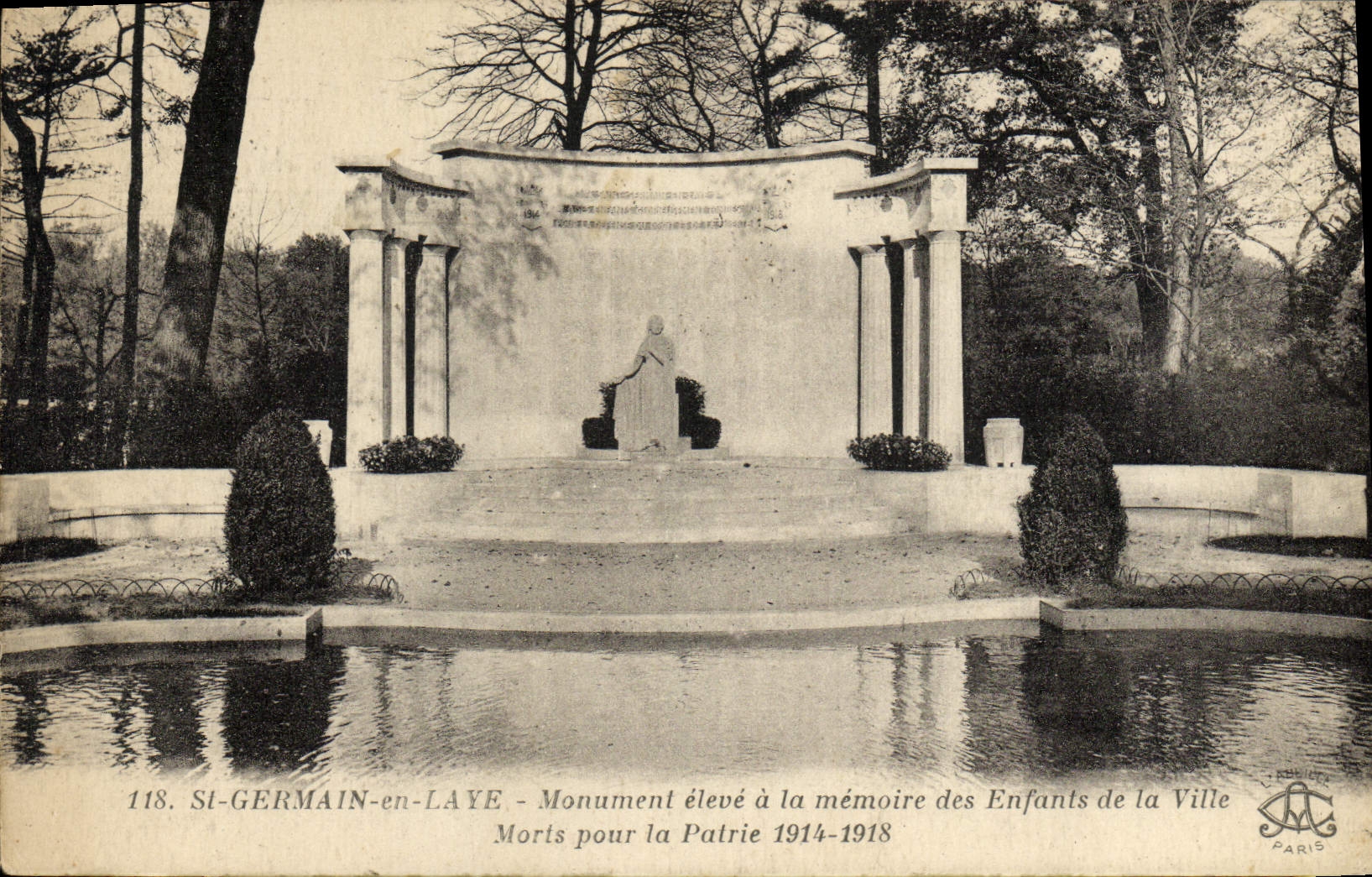 CPA St Germain en Laye Monument eleve a la Memoire des Enfants de la Ville Morts pour la patrie 1914 1918 Militaria