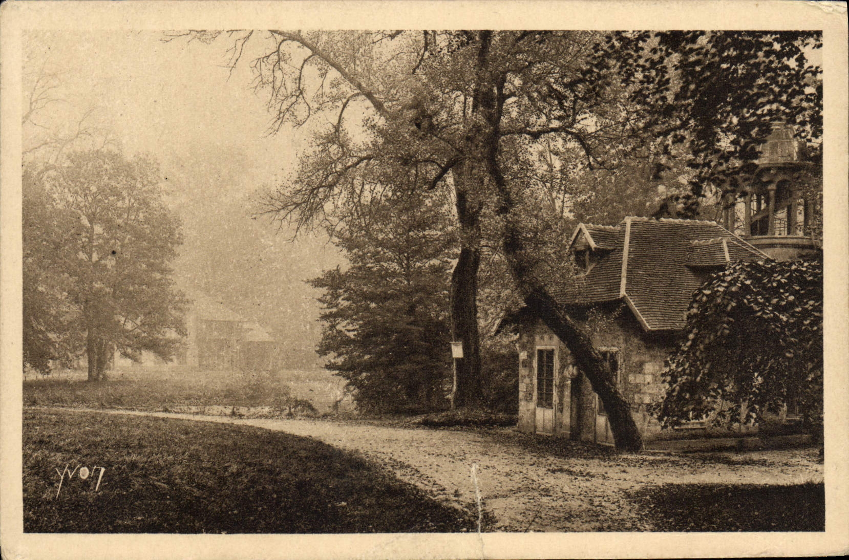 VINTAGE POSTCARD Versailles House of Marie Antoinette dairy