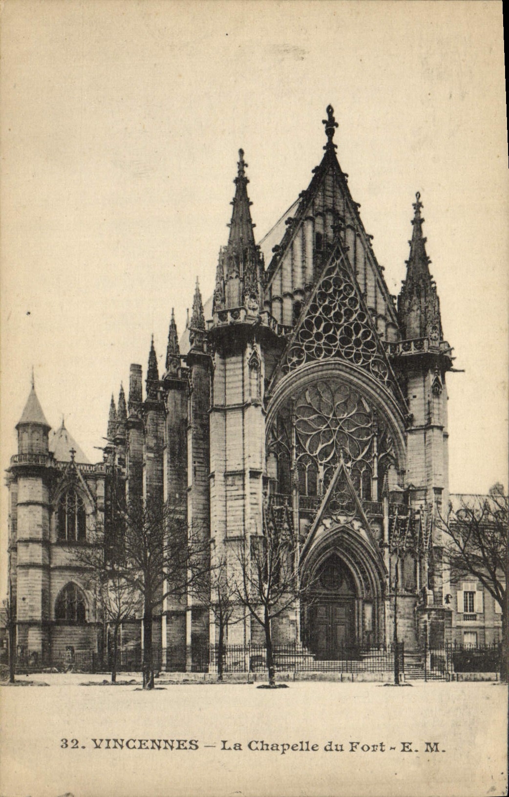 VINTAGE POSTCARD Vincennes La Chapelle of the Fort