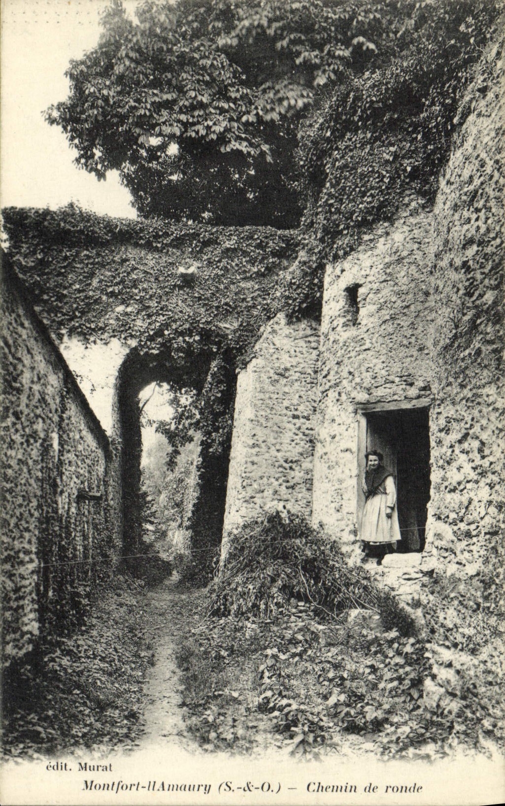 VINTAGE POSTCARD Montfort Amaury Covered way