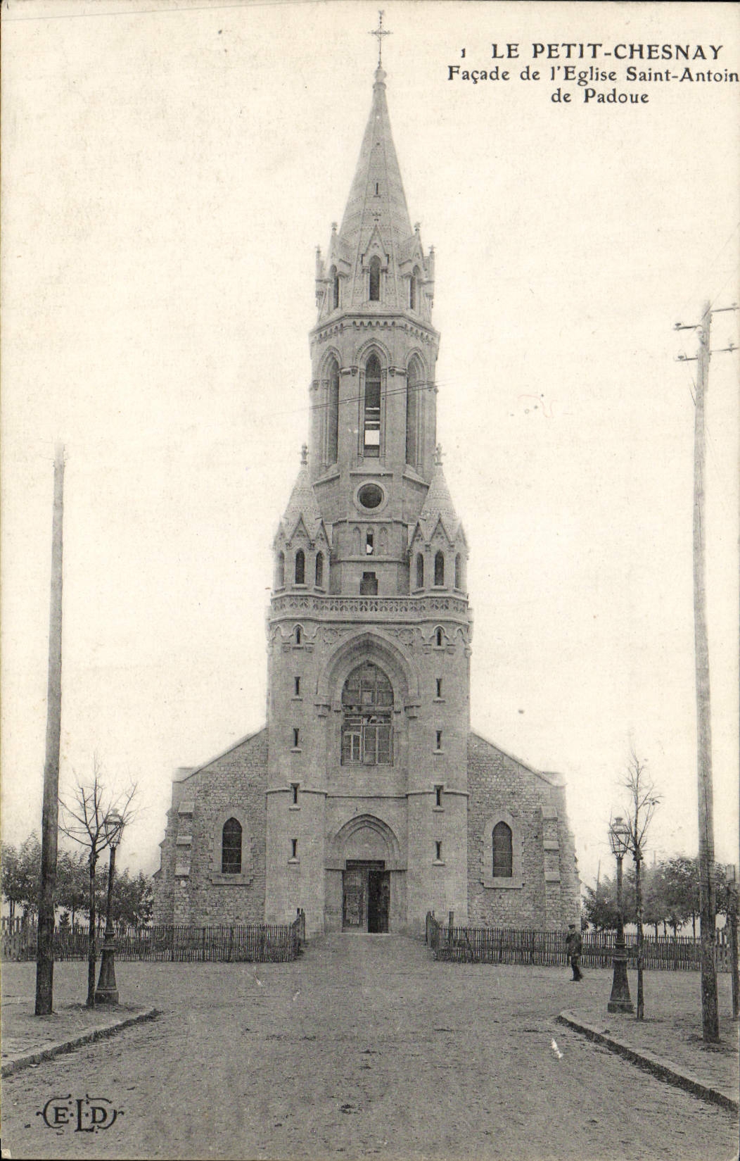 VINTAGE POSTCARD Small Chesnay Frontage of the Church Saint Antoin de Padoue