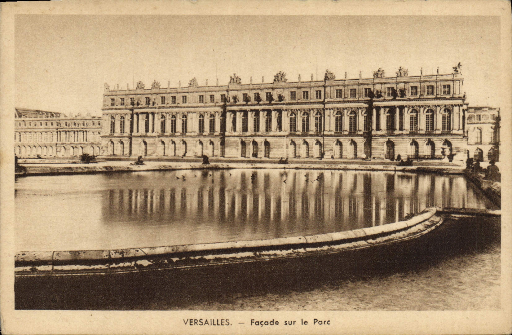 VINTAGE POSTCARD Versailles Frontage on the Park