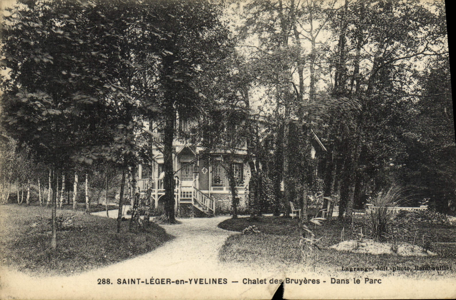 VINTAGE POSTCARD Holy Light in Yvelines Castle of the Heathers In the Park