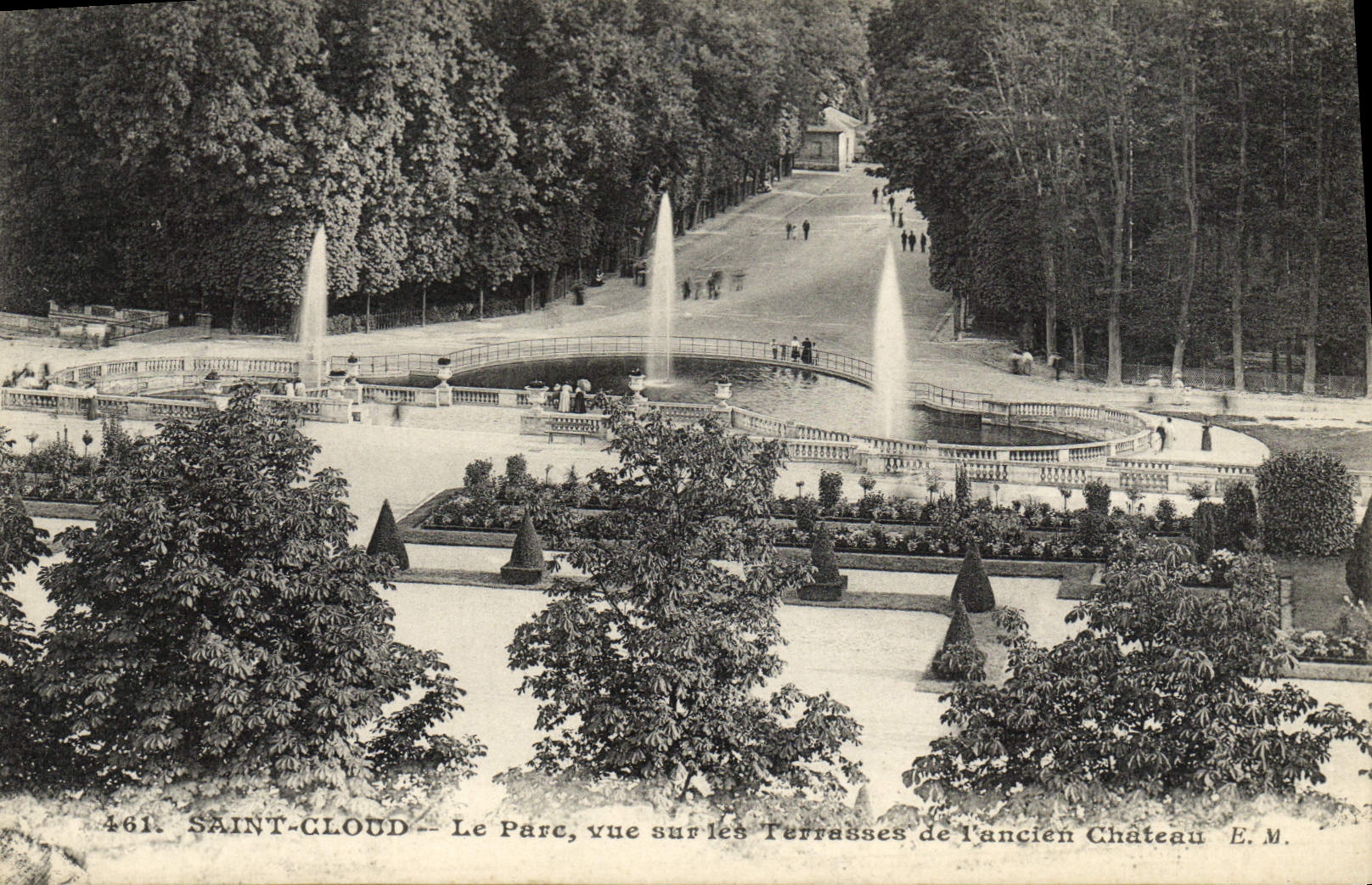 Nube santa de la POSTAL de la VENDIMIA el parque visto en las terrazas del castillo viejo