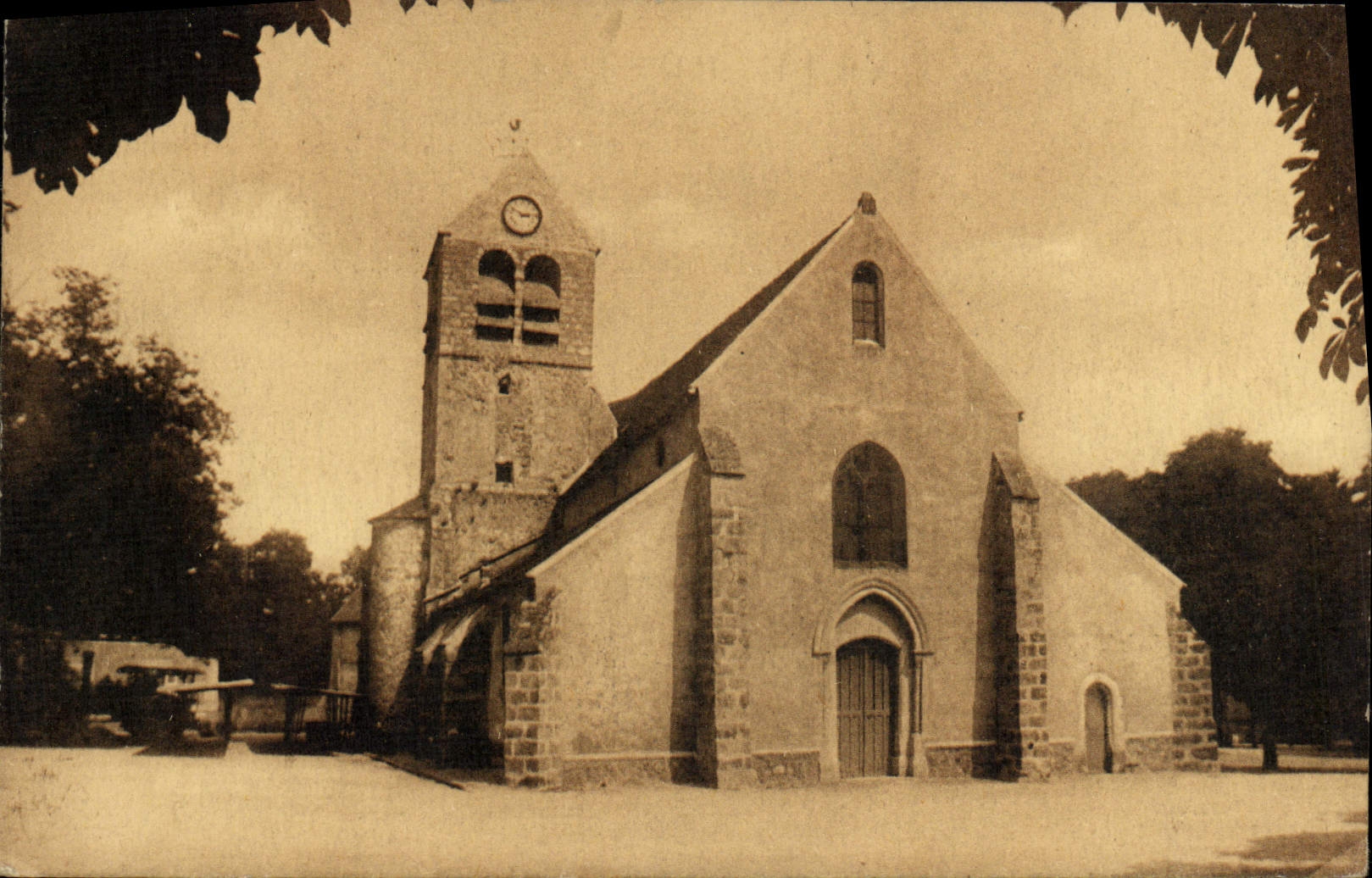 VINTAGE POSTCARD Lardy the Church