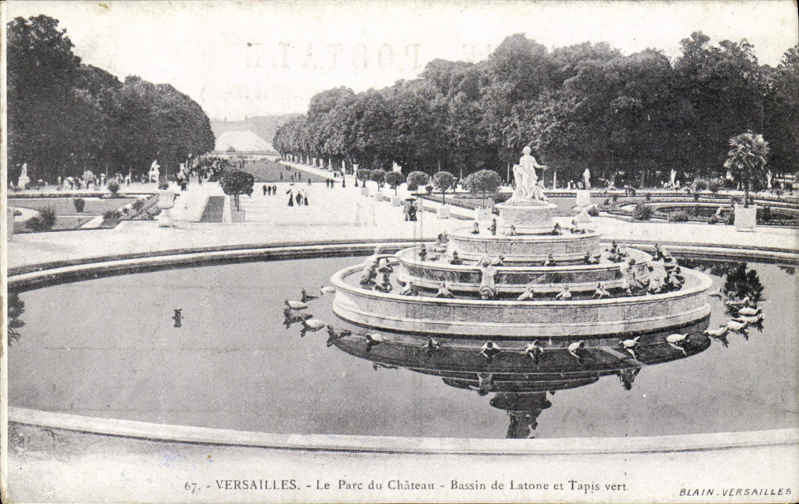VINTAGE POSTCARD Versailles the Park of the Castle Basin of latone to the green carpet