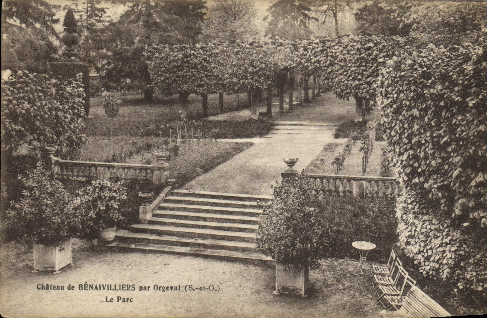 VINTAGE POSTCARD Castle of Benaivilliers by Orgeval the Park