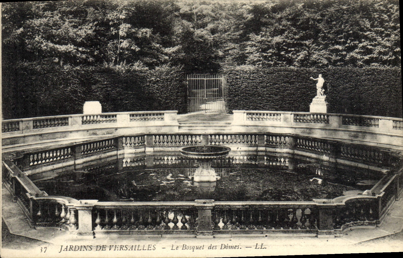 VINTAGE POSTCARD Gardens of Versailles the Thicket of the Domes
