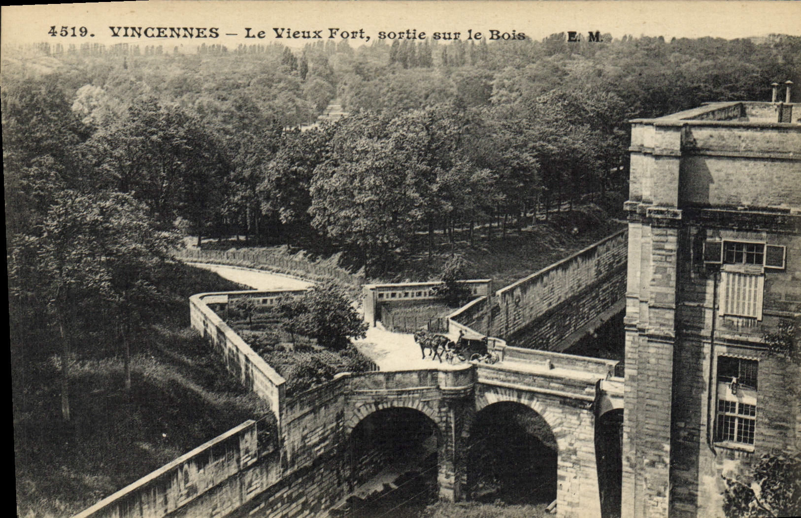 VINTAGE POSTCARD Vincennes the Strong Old man Exit on Wood