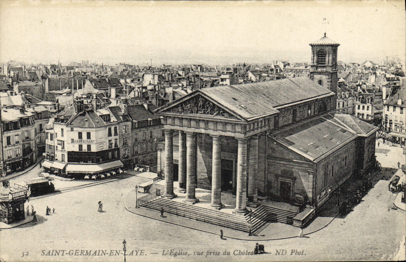 CPA Saint Germain en Laye L'Eglise vue prise du chateau