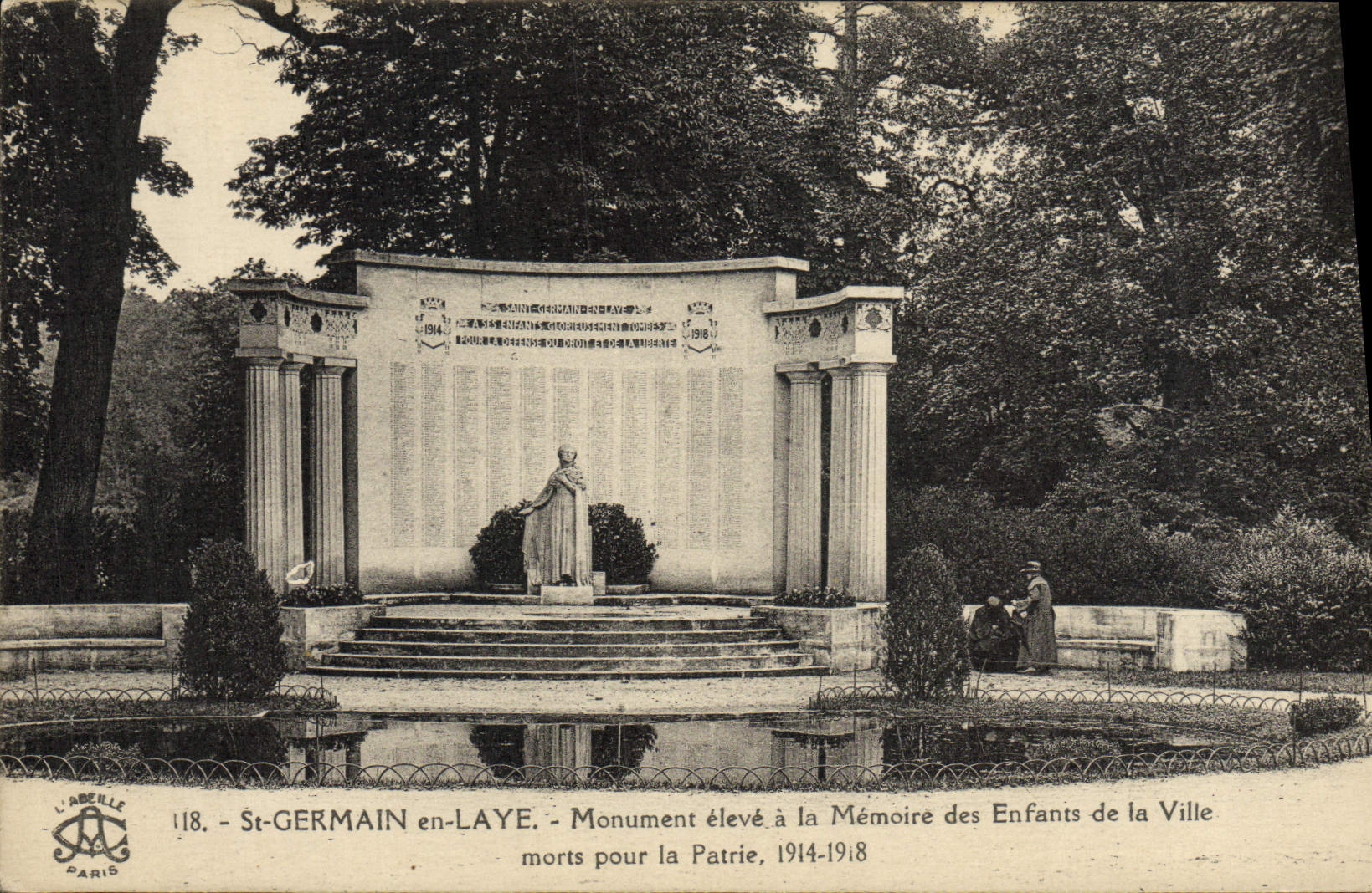 El St alemán de la POSTAL de la VENDIMIA en el monumento del martillo de Bush levantado con la memoria de los niños de la ciudad murió por la patria