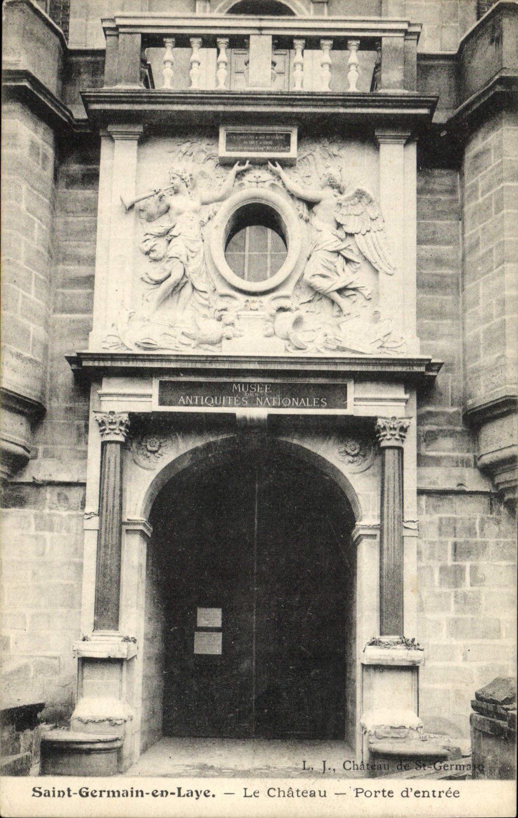 VINTAGE POSTCARD Saint Germain in Bush hammer the Castle Main door Museum of the National antiquities