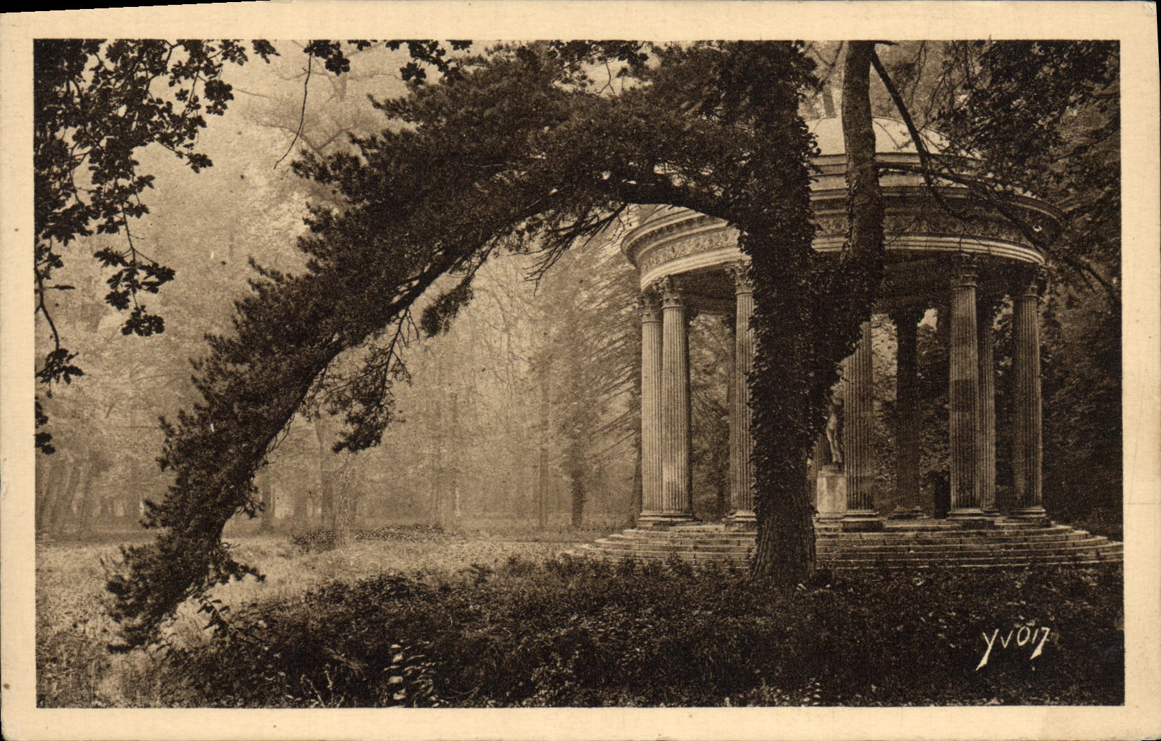 VINTAGE POSTCARD Picturesque Versailles the Temple of the Love