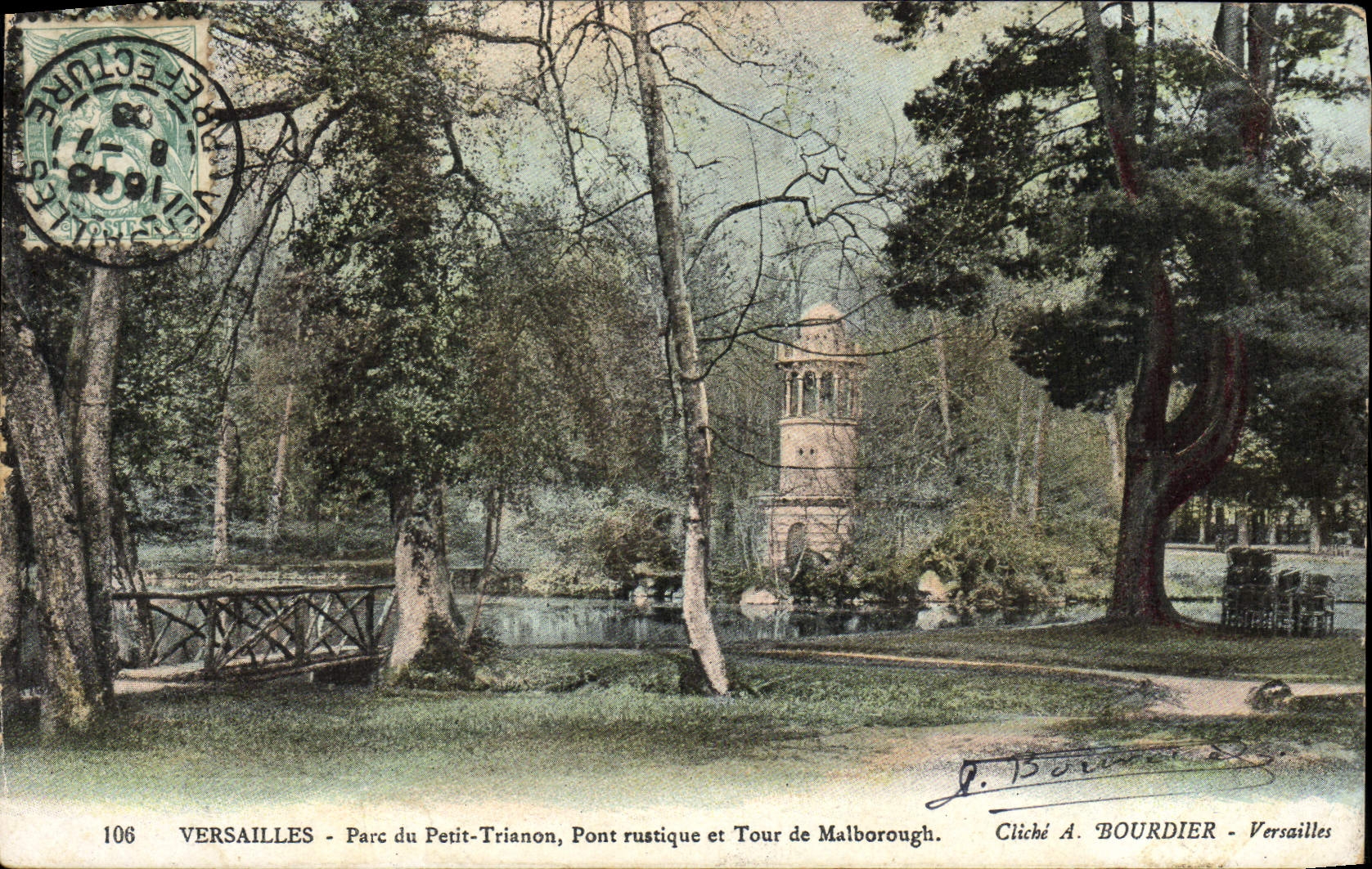 CPA Versailles Parc du Petit Trianon Pont rustique et tour de Malborough